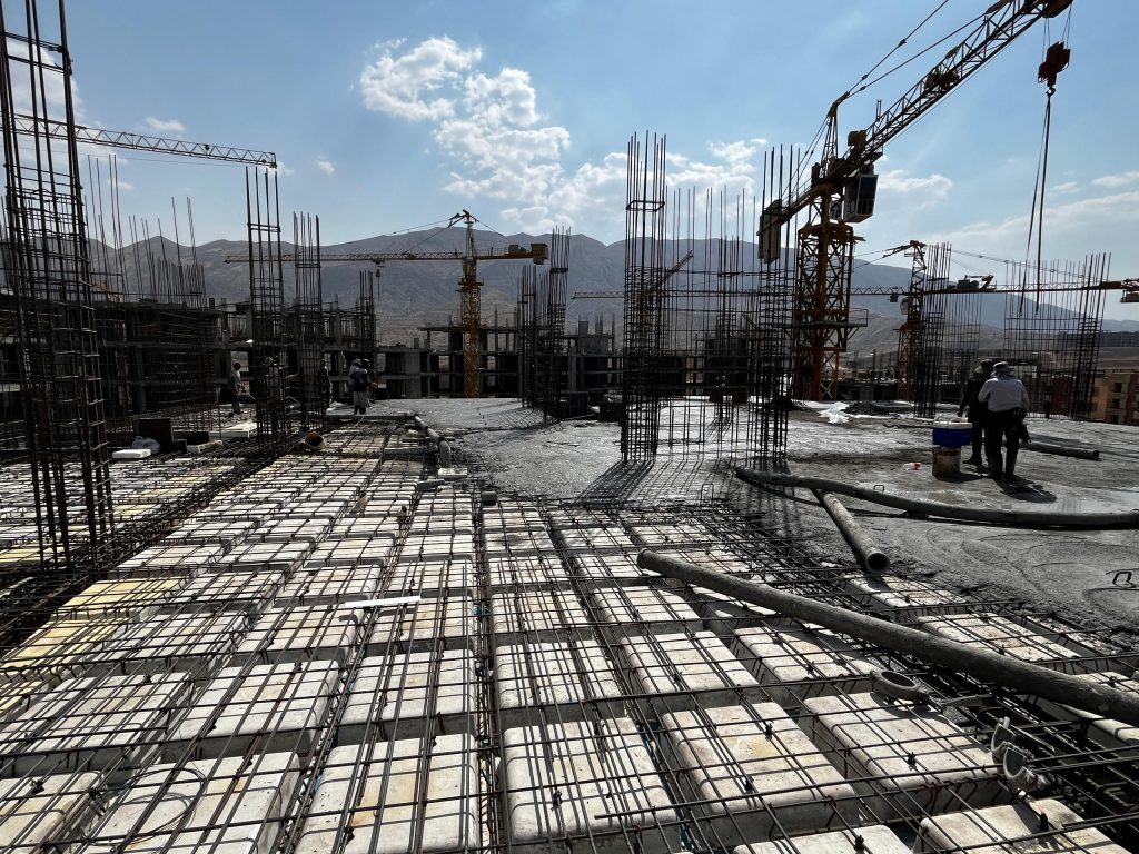 بتن ریزی سقف یازدهم بلوک ۴۶